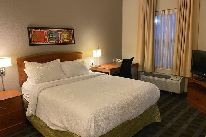 MainStay Suites Middleburg Heights Cleveland Airport