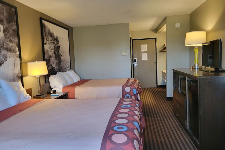 Room 32 of 33