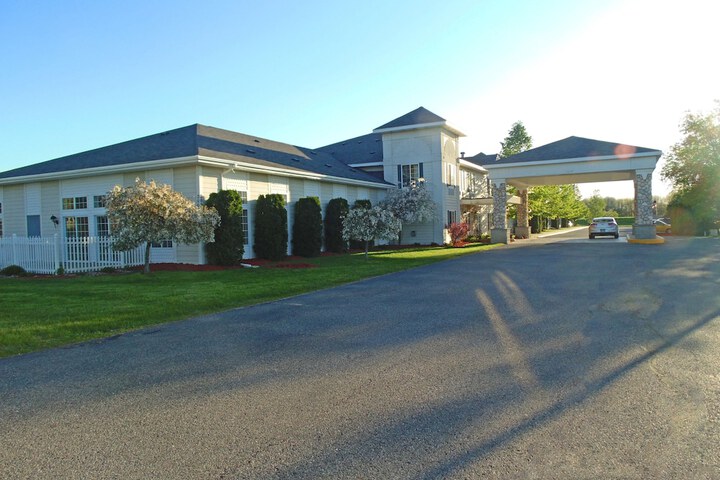 American Inn and Suites Houghton Lake