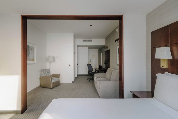 Room 34 of 62