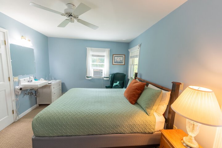 Room 43 of 77
