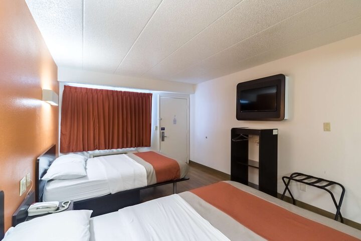 Room 11 of 40