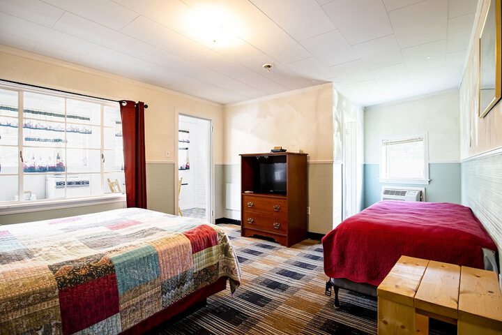 Lloyds on the River Country Inn by OYO