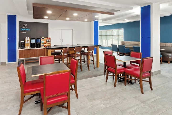 Holiday Inn Express & Suites Chicago West - OHare Arpt Area by IHG