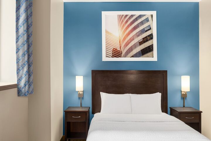Room 21 of 32