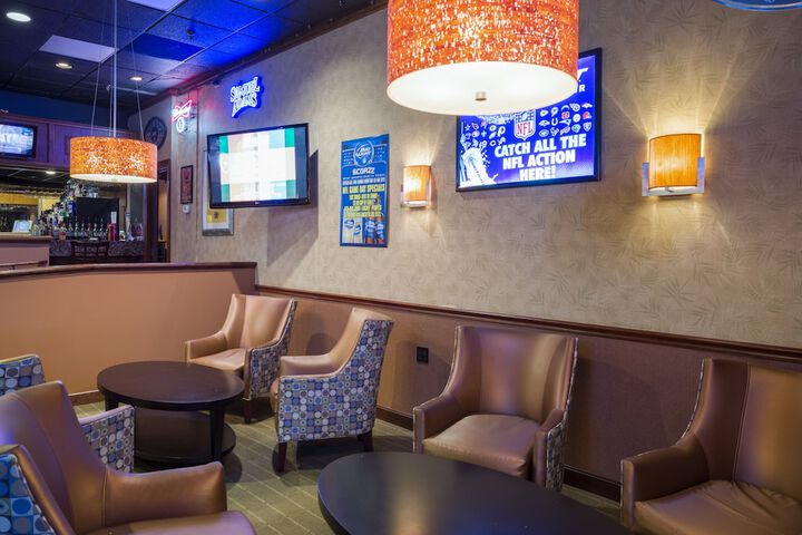 Lounge 43 of 55