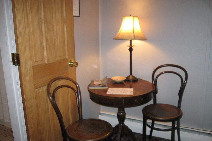 Room 8 of 16