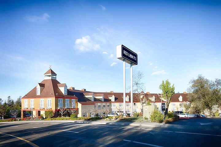 Red Lion Inn & Suites Auburn