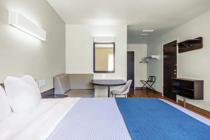 Room 12 of 25
