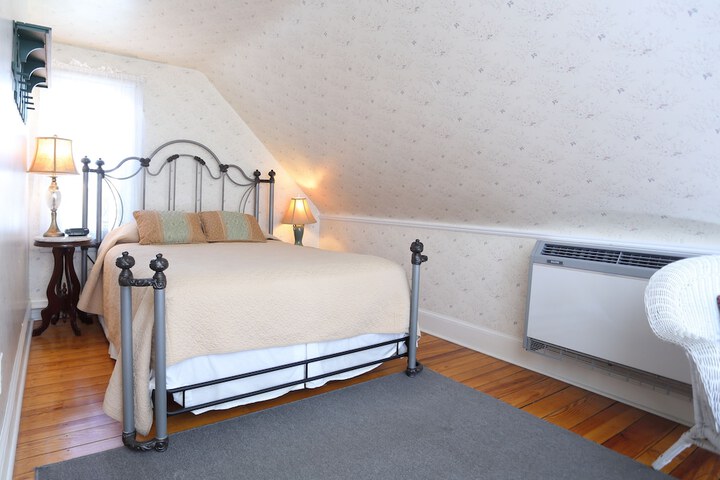 Room 25 of 48