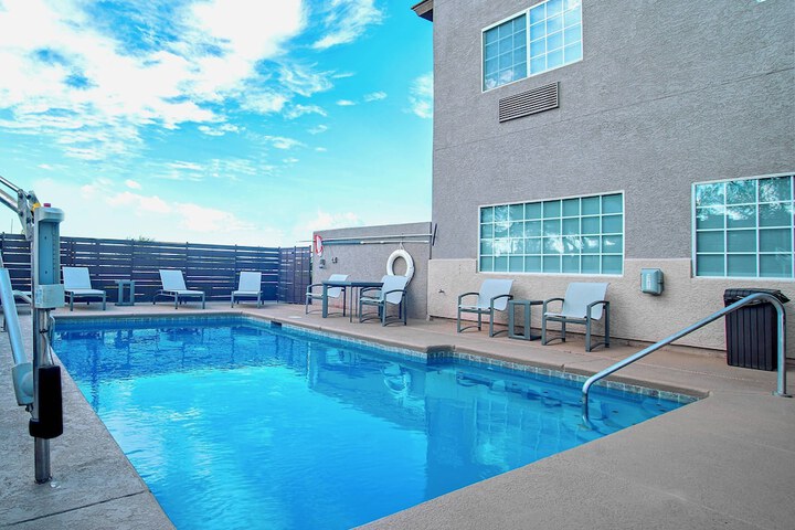 Pool 4 of 42