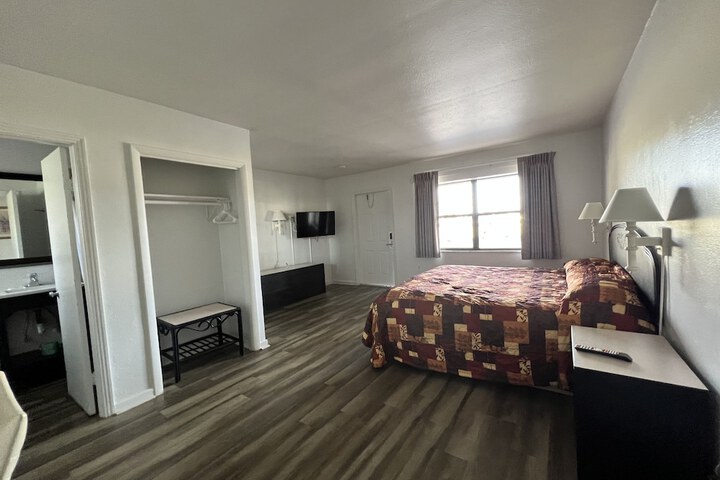 Room 19 of 25