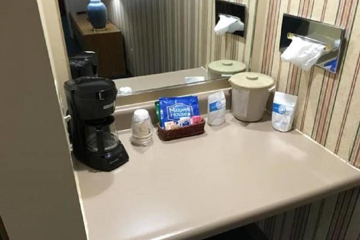 Room 13 of 22