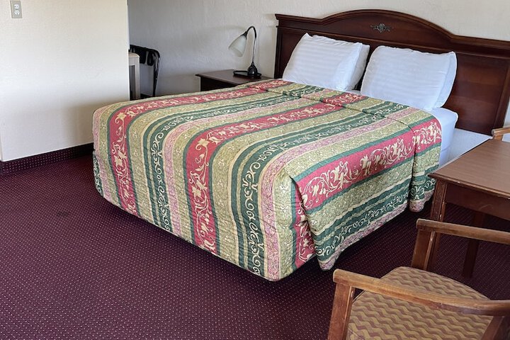 Room 13 of 28