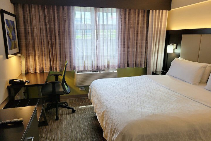 Room 9 of 26