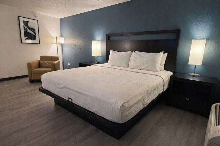 Express Inn & Suites