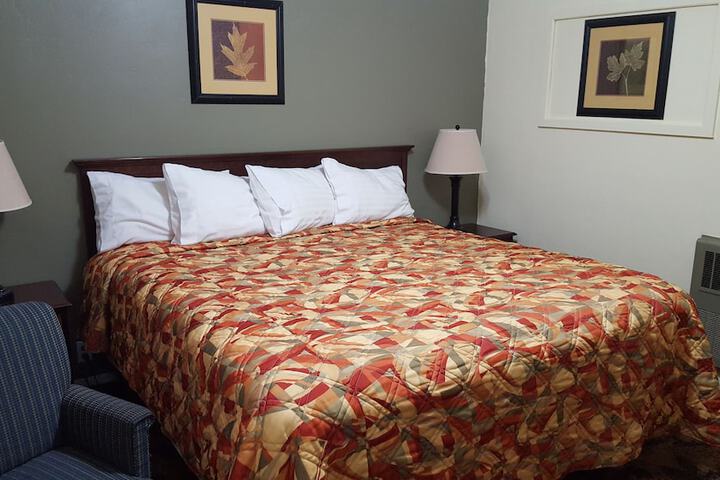 Room 5 of 8