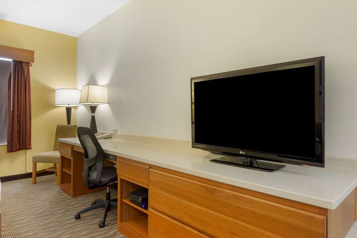 Best Western Plus Park Place Inn & Suites