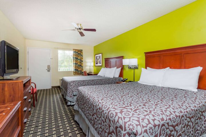 Room 11 of 28
