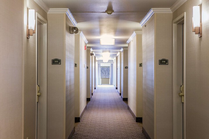 Room 58 of 90