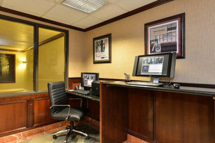 Business Center 233 of 245