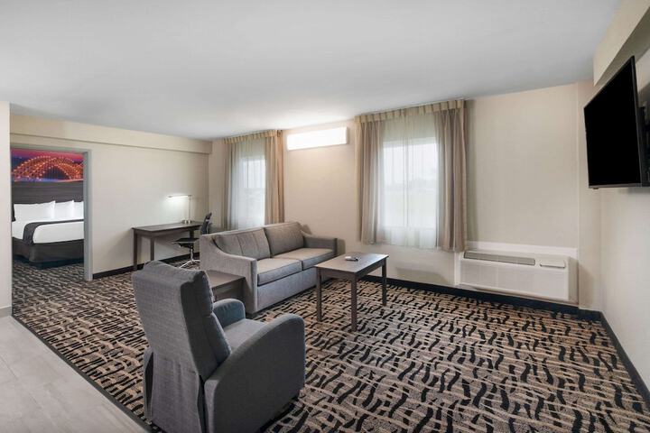 Room 9 of 28