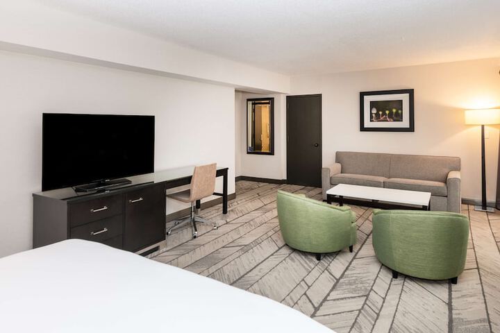 DoubleTree by Hilton Newark Penn Station