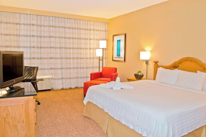 Room 14 of 65