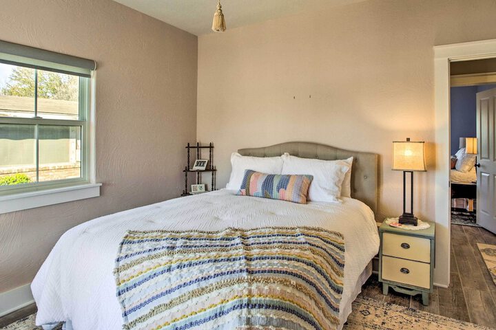 Spacious Kingston Home on Lake Texoma!