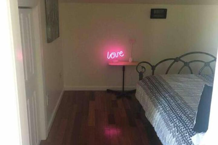 Lovely one bedroom with free parking