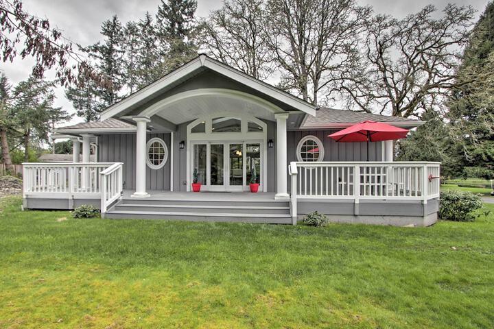 Contemporary Tacoma Cottage w / Deck & Pond!