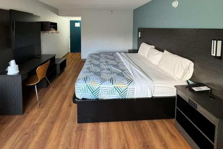 Room 27 of 44