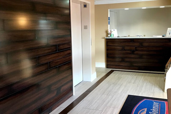 Howard Johnson by Wyndham Salinas
