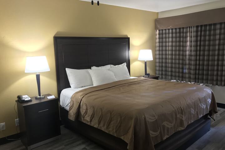 Room 33 of 38