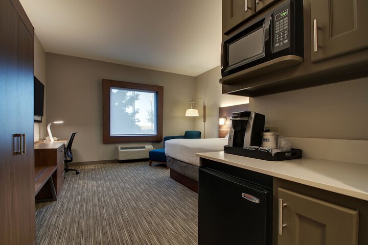 Holiday Inn Express Hotel & Suites Vernon College Area by IHG