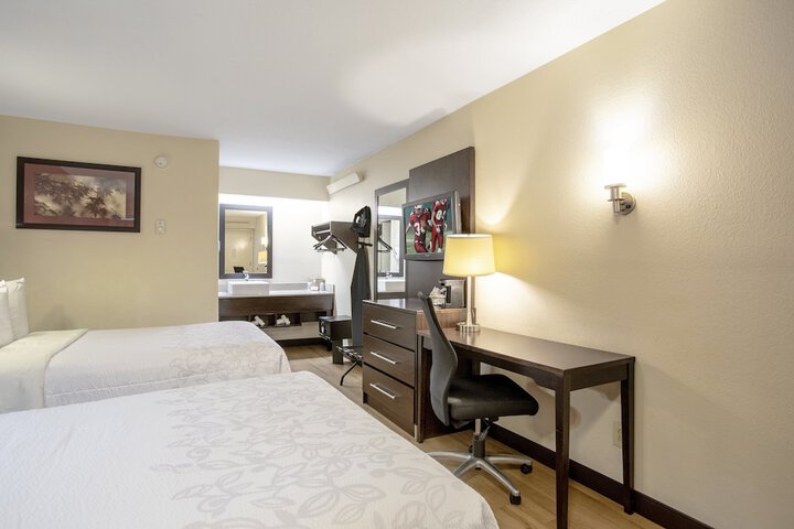 Red Roof Inn PLUS+ Chicago - Willowbrook