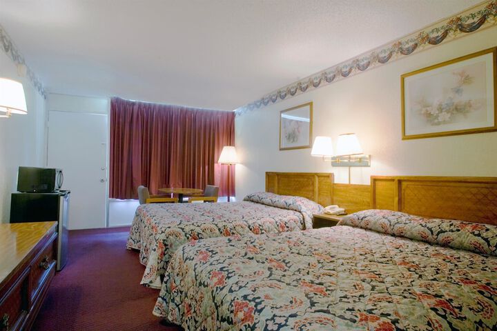 Room 5 of 10