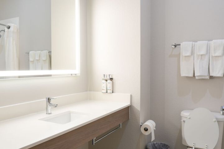 Holiday Inn Express & Suites Dallas Southwest-Cedar Hill by IHG