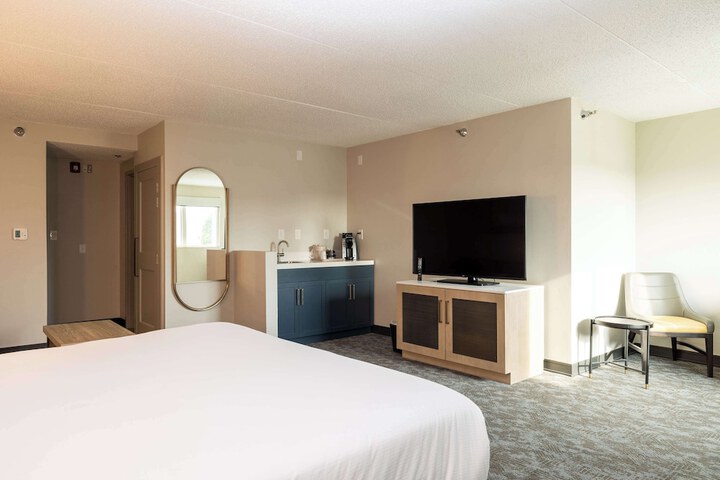 Room 9 of 38