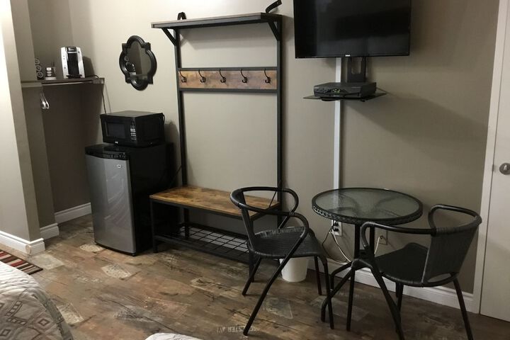 Room 32 of 57
