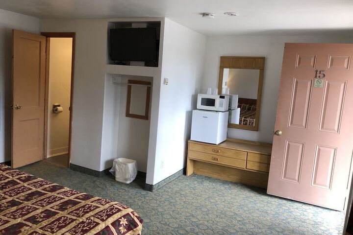 Room 23 of 34