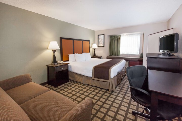 Room 10 of 18