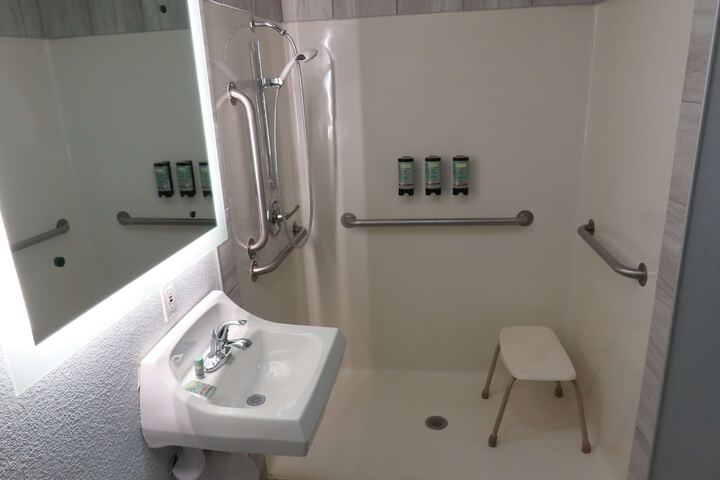 Room 10 of 25