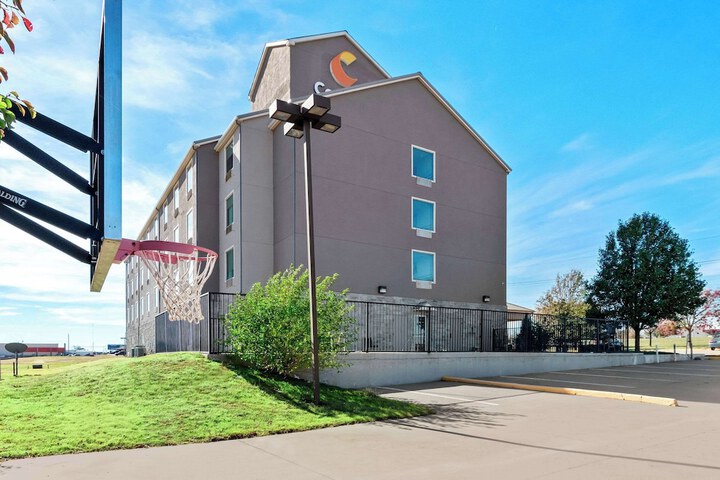 Hotel 2 of 32