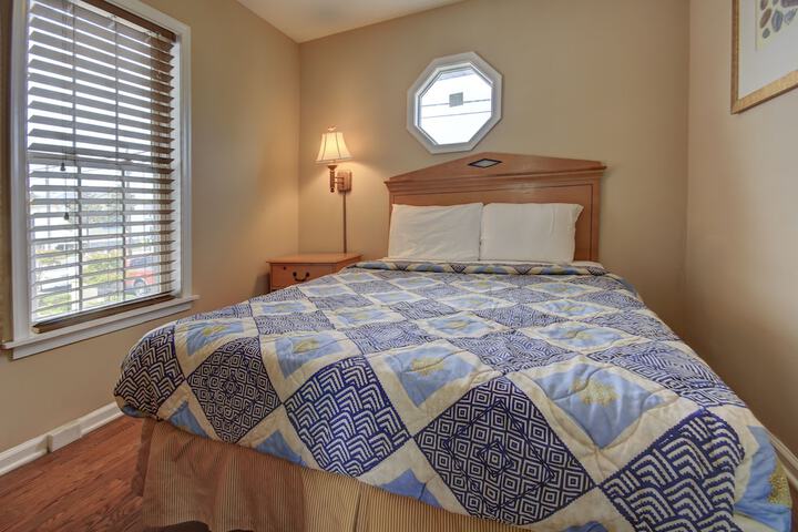 Room 18 of 23