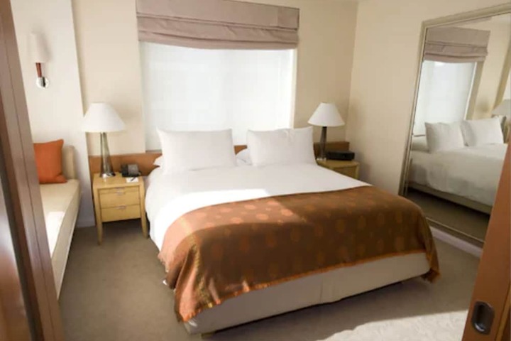 Room 33 of 66