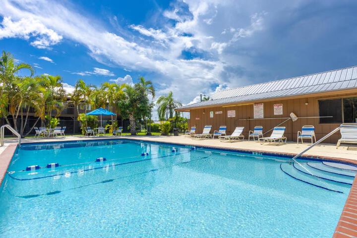 Bass & Sun Condominium 2 / 2 Bedroom