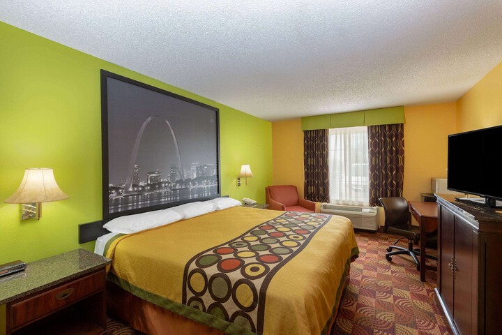 Room 9 of 15
