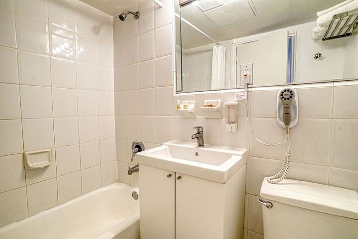 Room 173 of 242