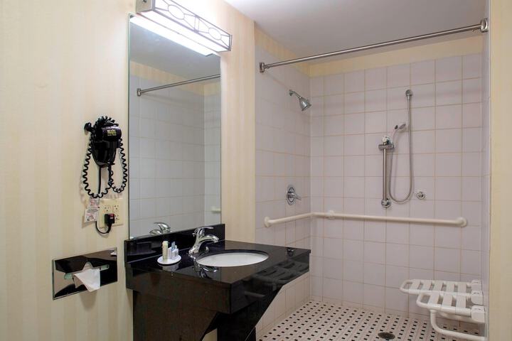 Room 15 of 28